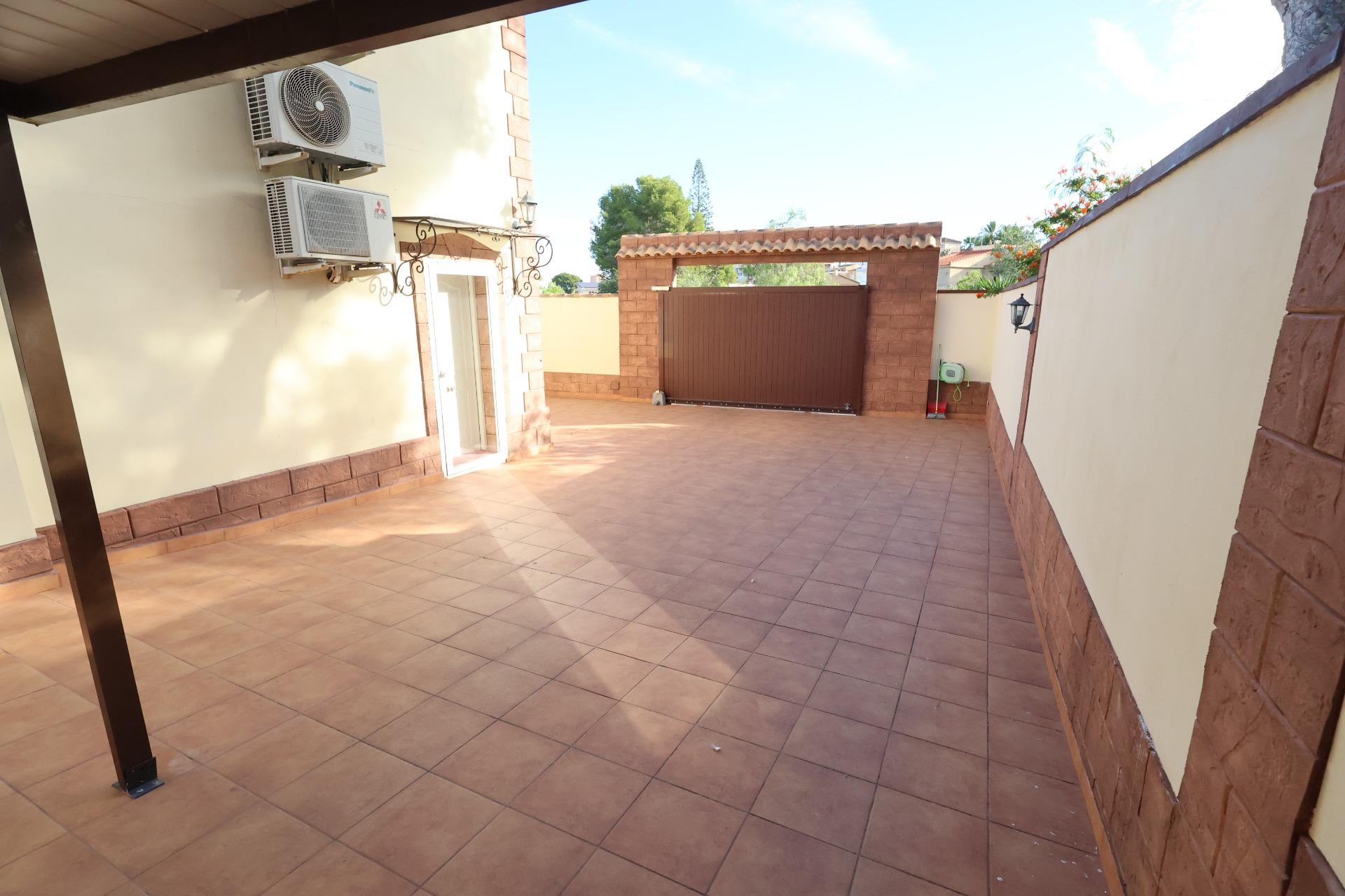 5-Bedroom Villa in Los Balcones - Los Altos del Edén, Torrevieja - Image 37