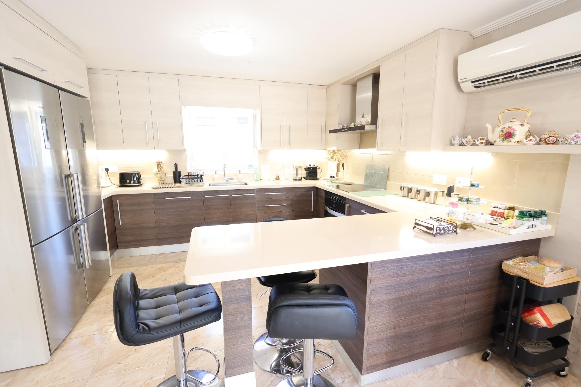 5-Bedroom Villa in Los Balcones - Los Altos del Edén, Torrevieja - Image 4