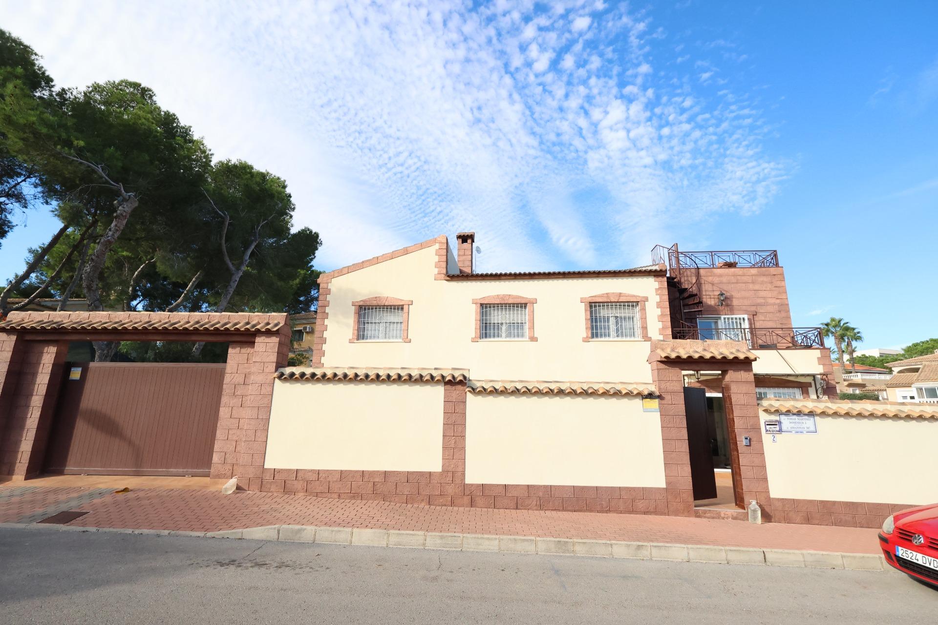 5-Bedroom Villa in Los Balcones - Los Altos del Edén, Torrevieja - Image 40