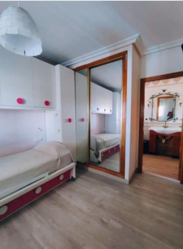 6-Bedroom Villa in Torreblanca, Torrevieja - Image 16