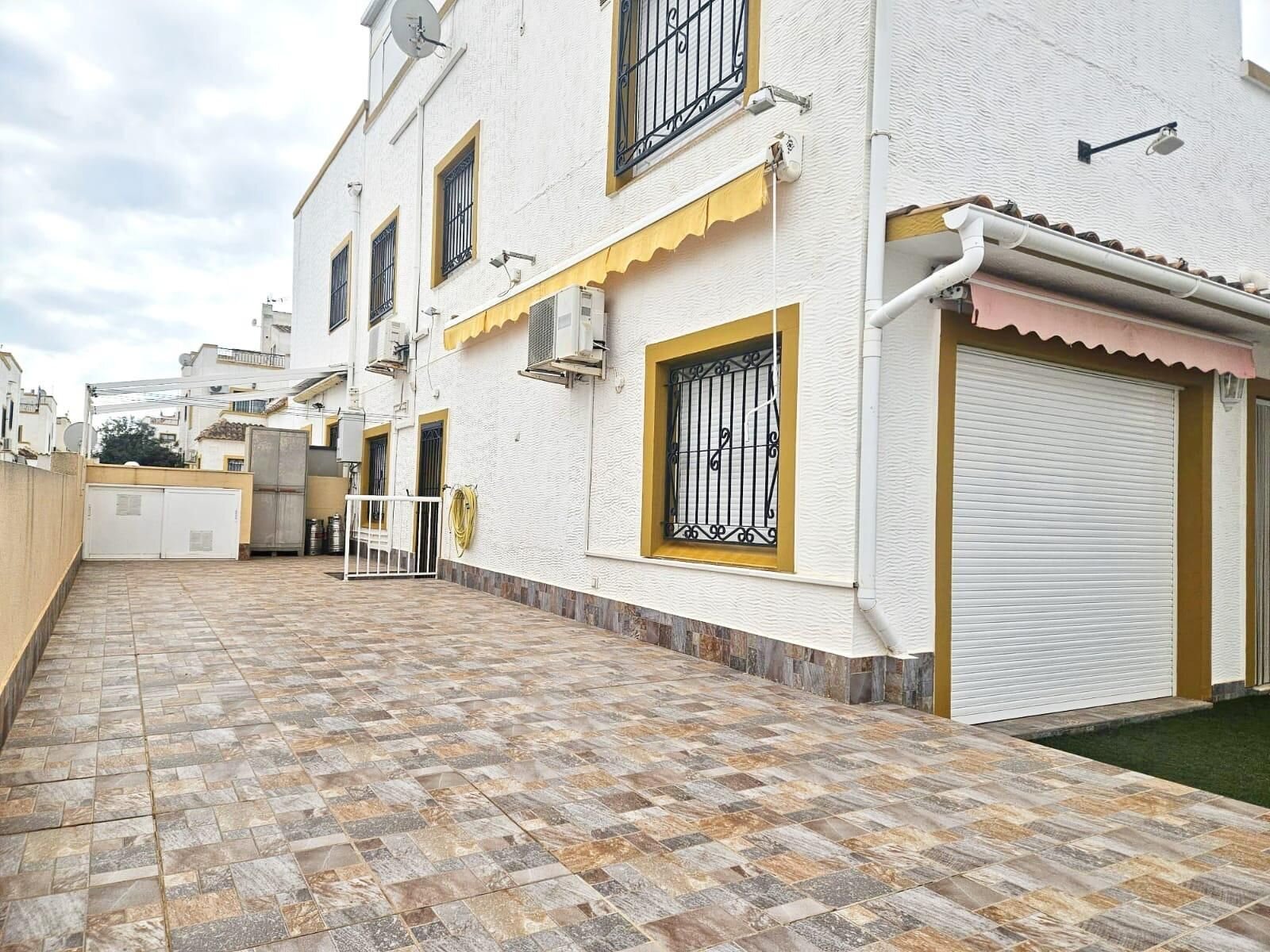 6-Bedroom House in Los Altos, Orihuela Costa - Image 1