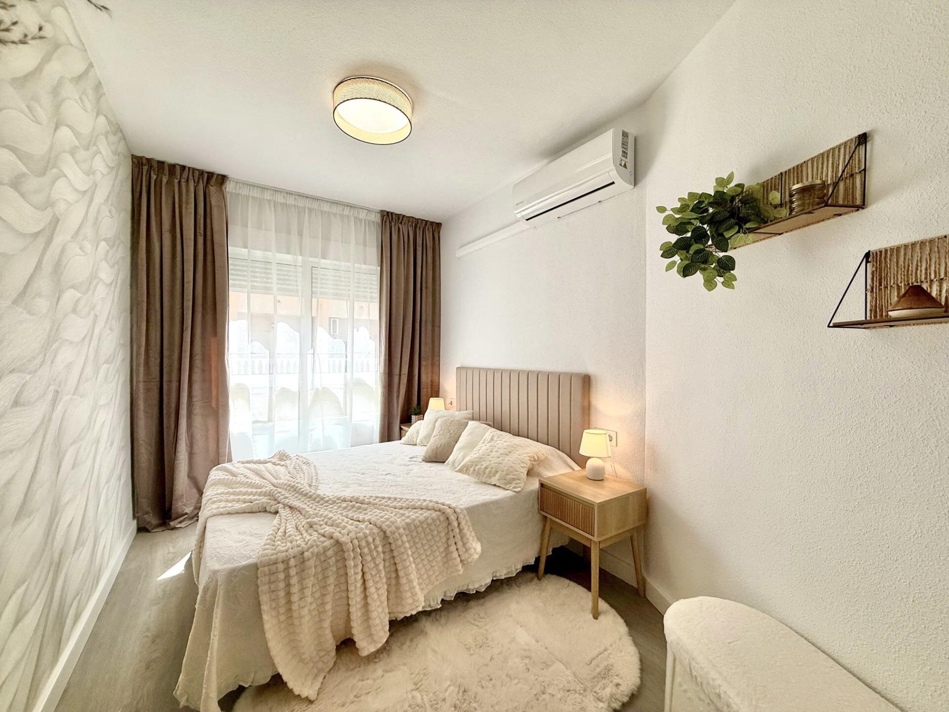 1-Bedroom Apartment in Playa del Cura, Torrevieja - Image 11
