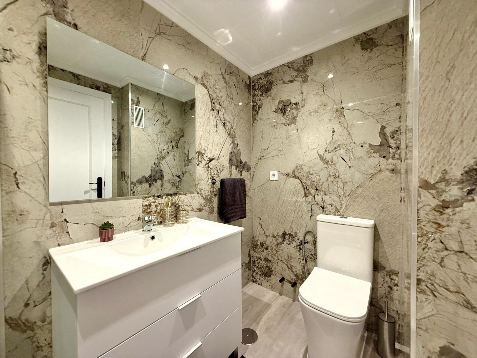 1-Bedroom Apartment in Playa del Cura, Torrevieja - Image 16