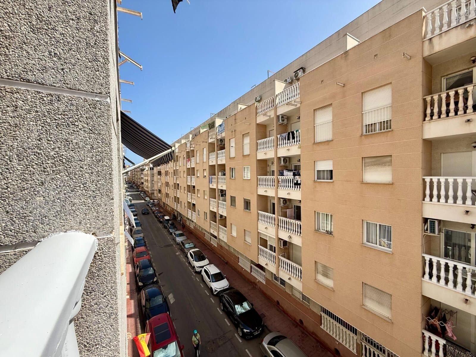 1-Bedroom Apartment in Playa del Cura, Torrevieja - Image 18