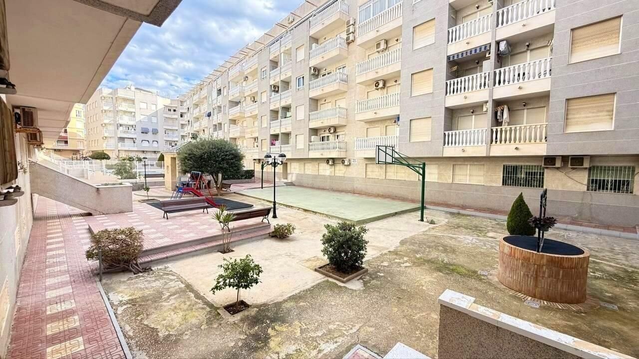1-Bedroom Apartment in Playa del Cura, Torrevieja - Image 26
