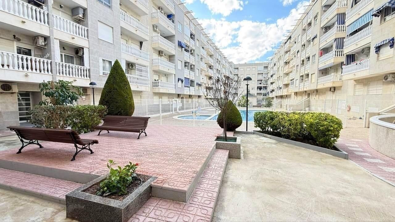 1-Bedroom Apartment in Playa del Cura, Torrevieja - Image 27