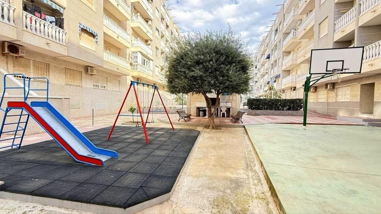 1-Bedroom Apartment in Playa del Cura, Torrevieja - Image 29