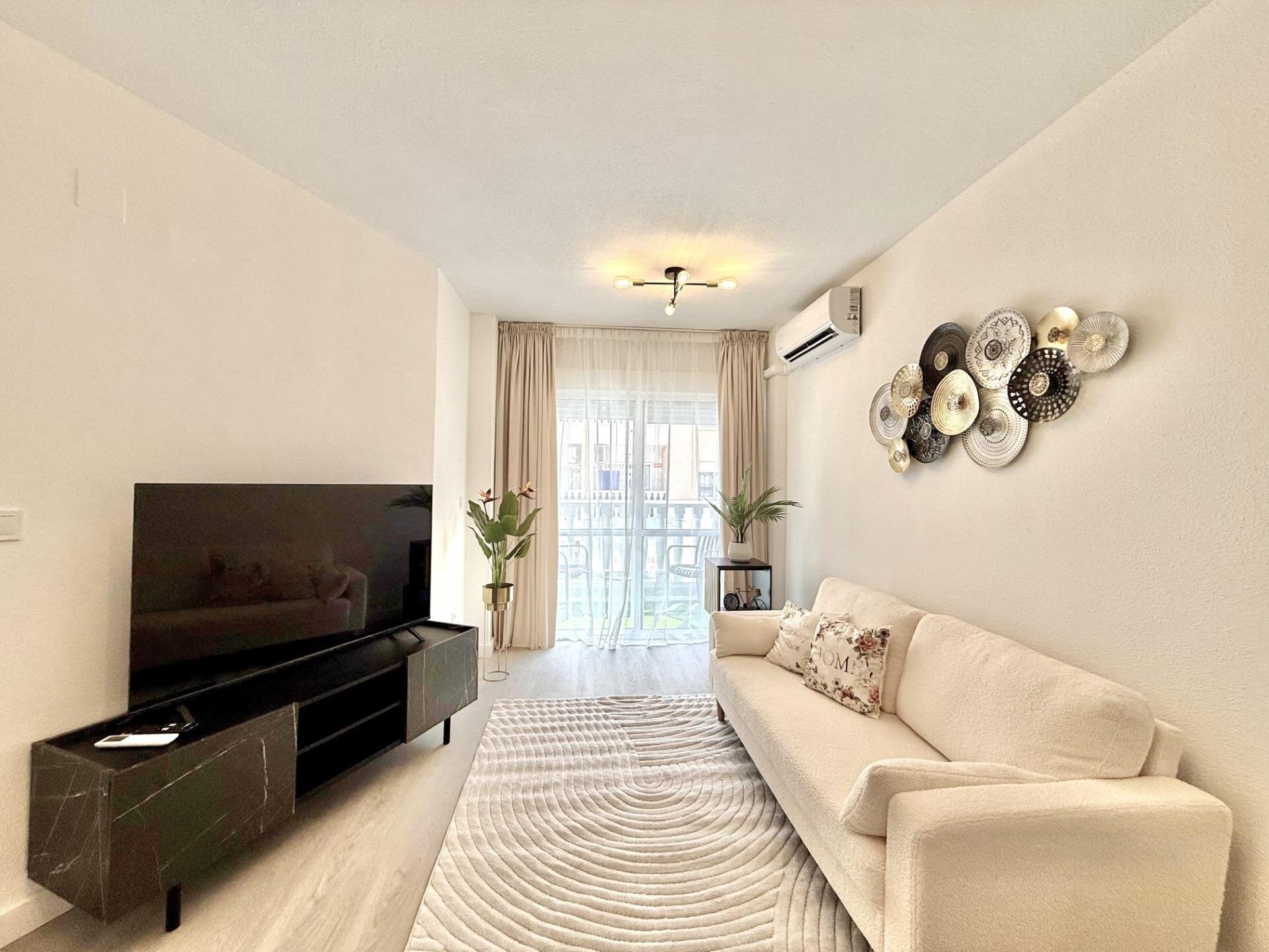 1-Bedroom Apartment in Playa del Cura, Torrevieja - Image 5