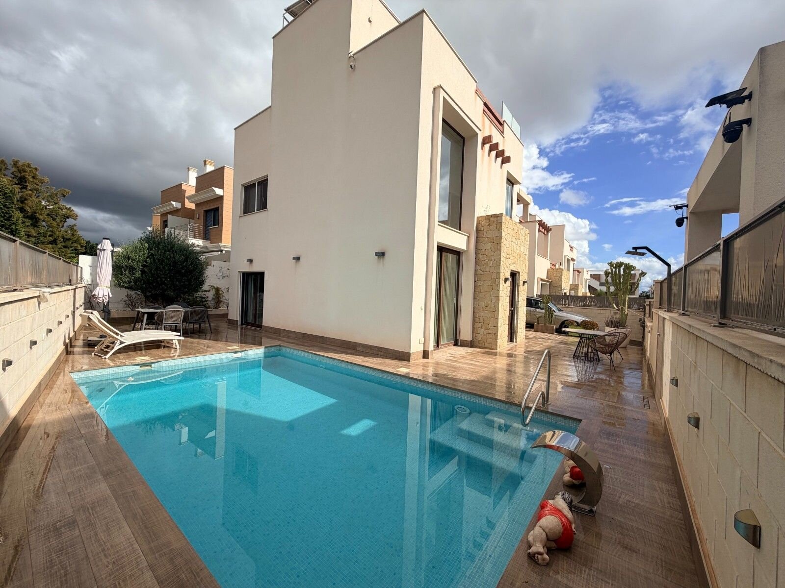 3-Bedroom Villa in Almoradi - Image 2