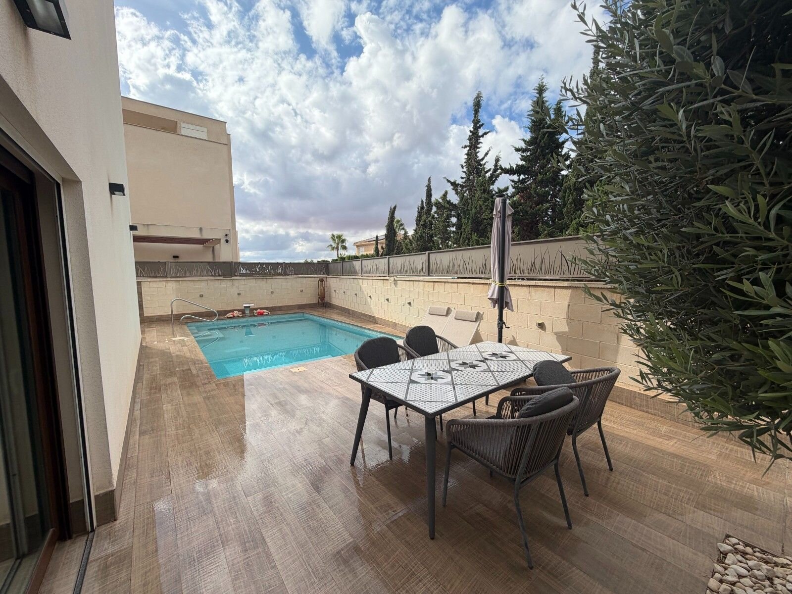 3-Bedroom Villa in Almoradi - Image 5