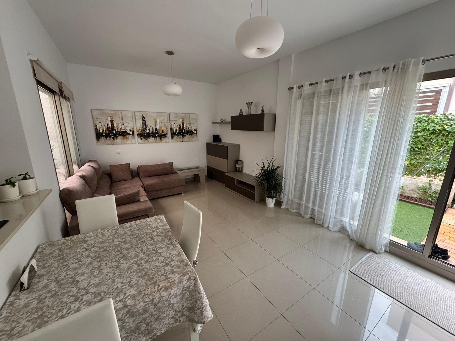 Huis met 3 Slaapkamers in Punta Prima, Torrevieja - Image 2