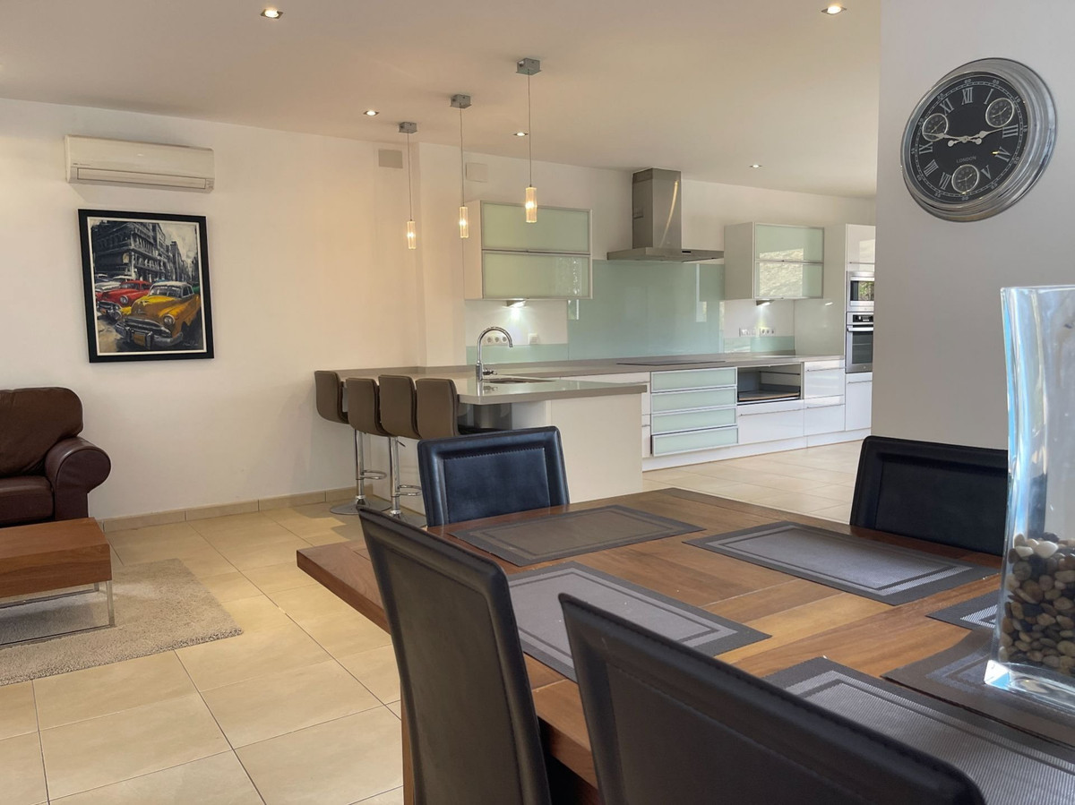 6-Bedroom Detached House in  Monforte Del Cid - Image 14