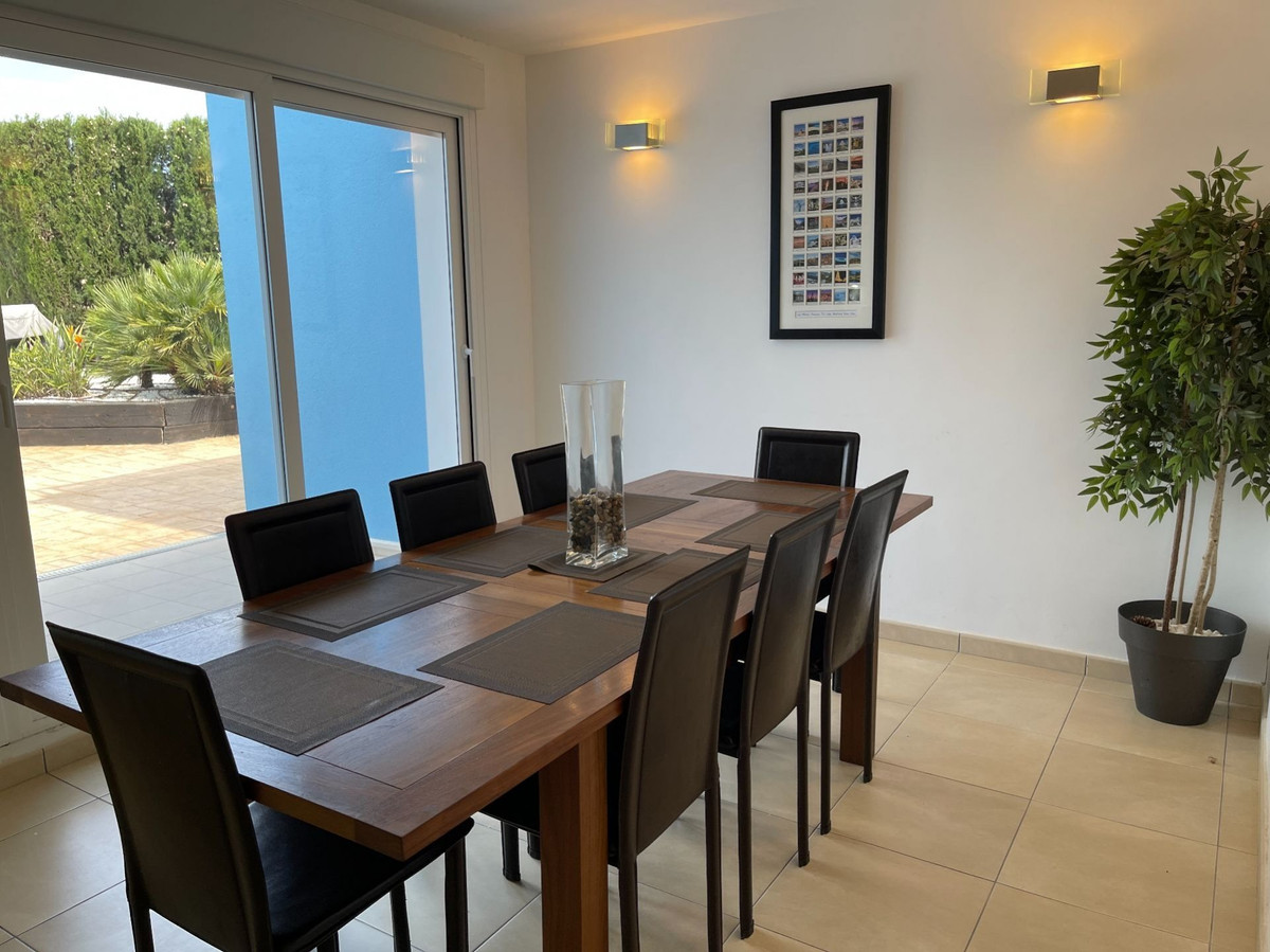 6-Bedroom Detached House in  Monforte Del Cid - Image 15