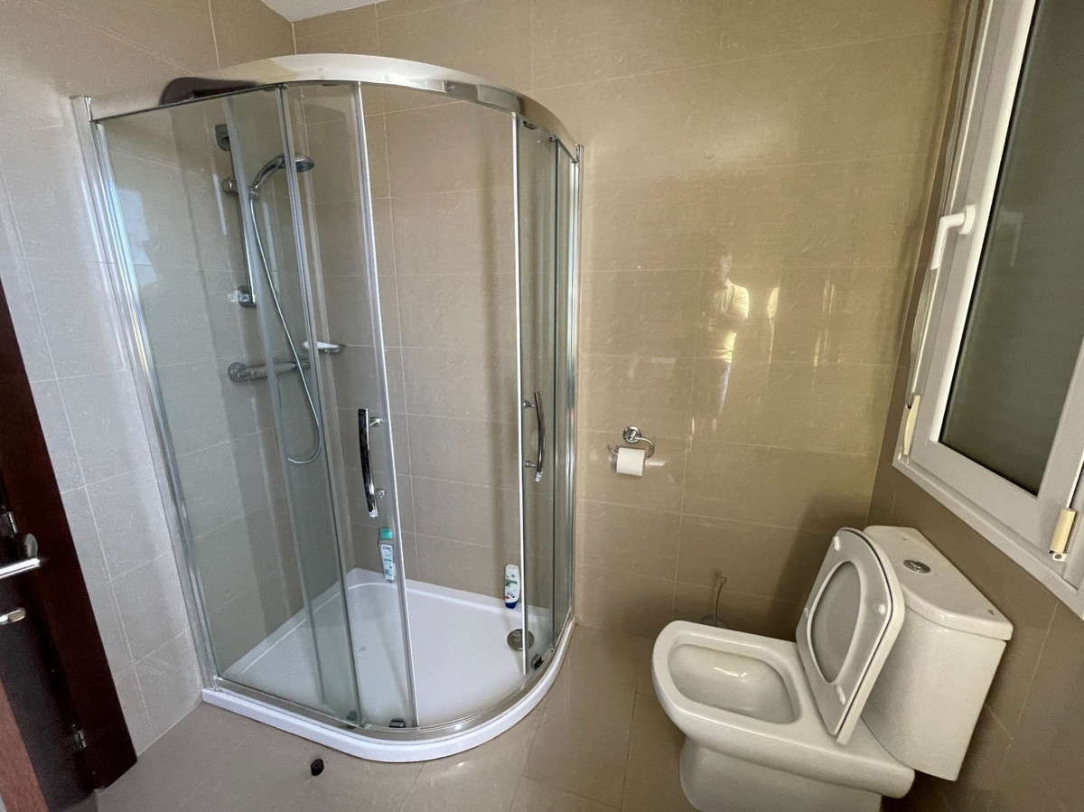 6-Bedroom Detached House in  Monforte Del Cid - Image 19