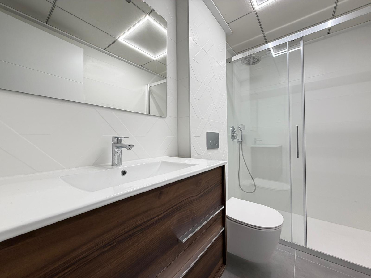 3-Bedroom Middle Floor Apartment in Torrevieja | Sunny C... - Image 11