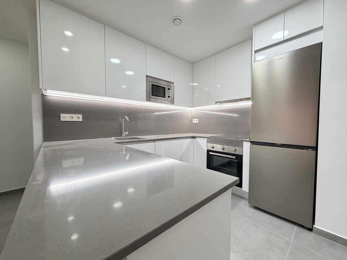 3-Bedroom Middle Floor Apartment in Torrevieja | Sunny C... - Image 17