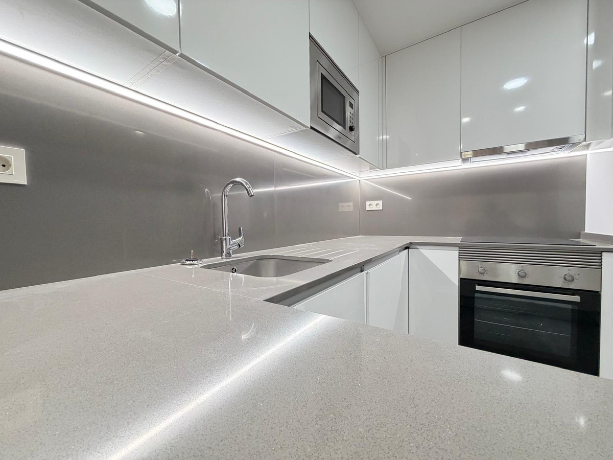 3-Bedroom Middle Floor Apartment in Torrevieja | Sunny C... - Image 19