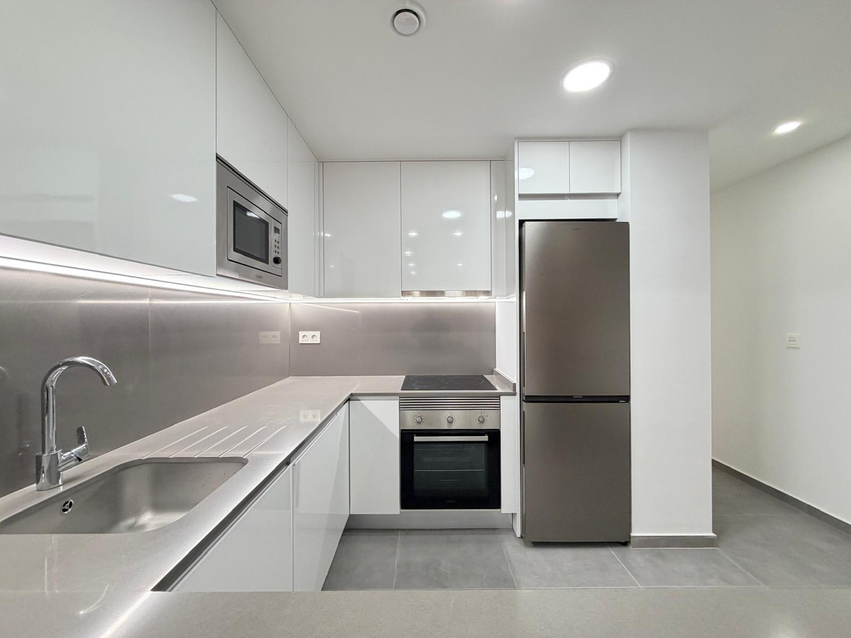 3-Bedroom Middle Floor Apartment in Torrevieja | Sunny C... - Image 20