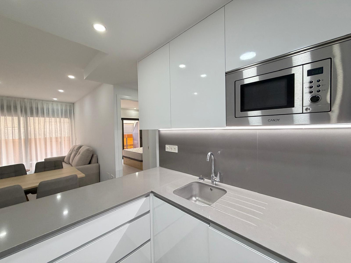 3-Bedroom Middle Floor Apartment in Torrevieja | Sunny C... - Image 21