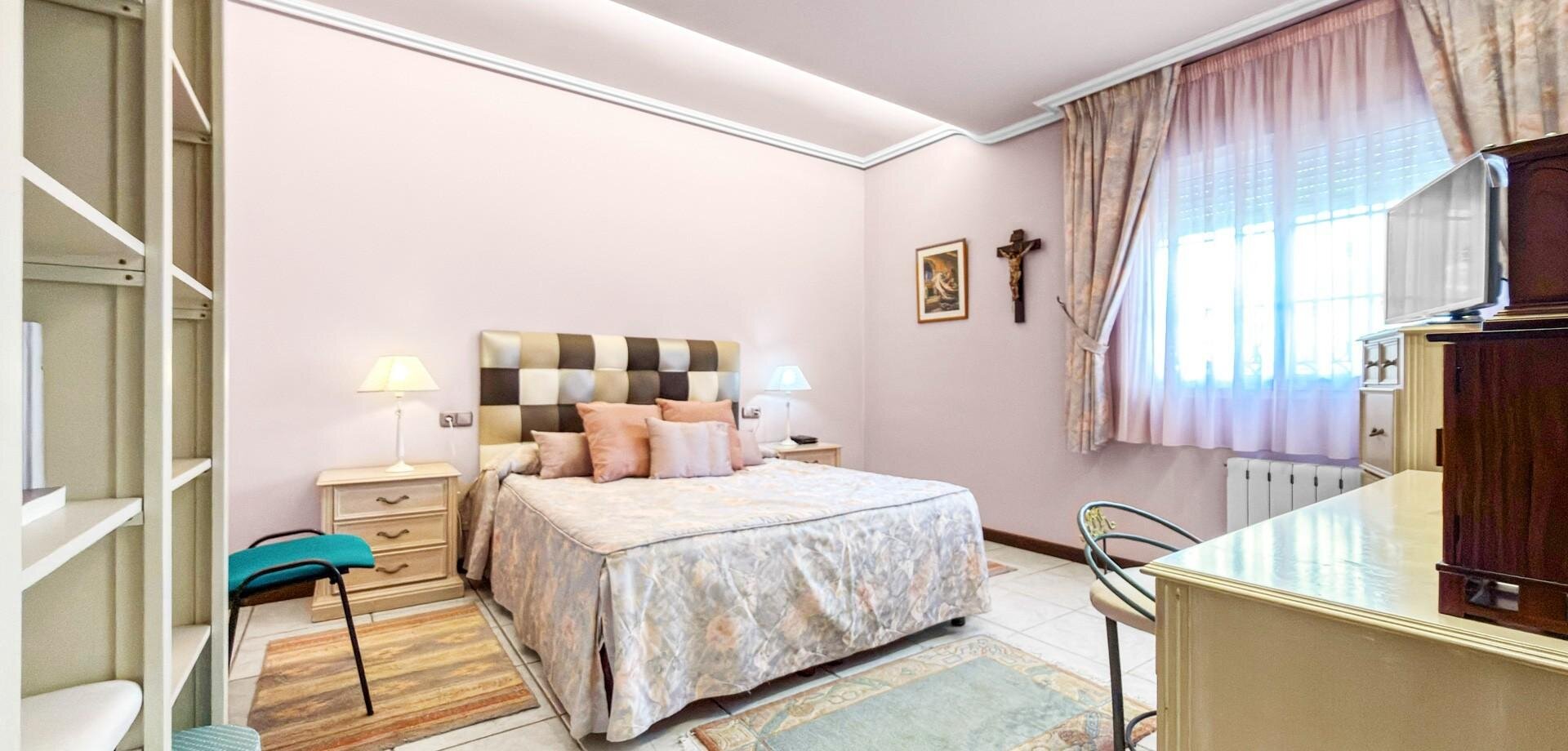 5-Bedroom Villa in Torre la Mata, Torrevieja - Image 11