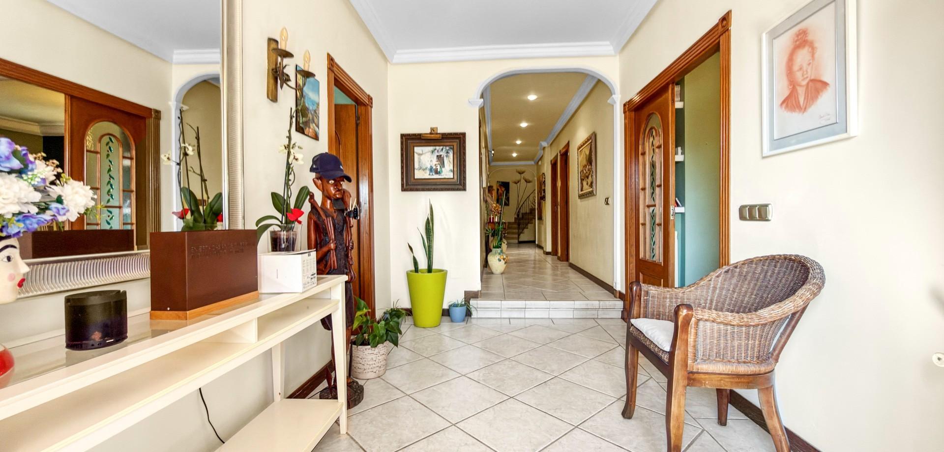 5-Bedroom Villa in Torre la Mata, Torrevieja - Image 25