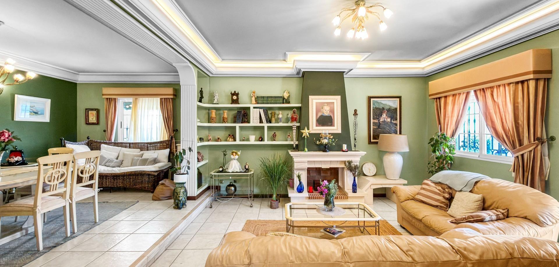 5-Bedroom Villa in Torre la Mata, Torrevieja - Image 3