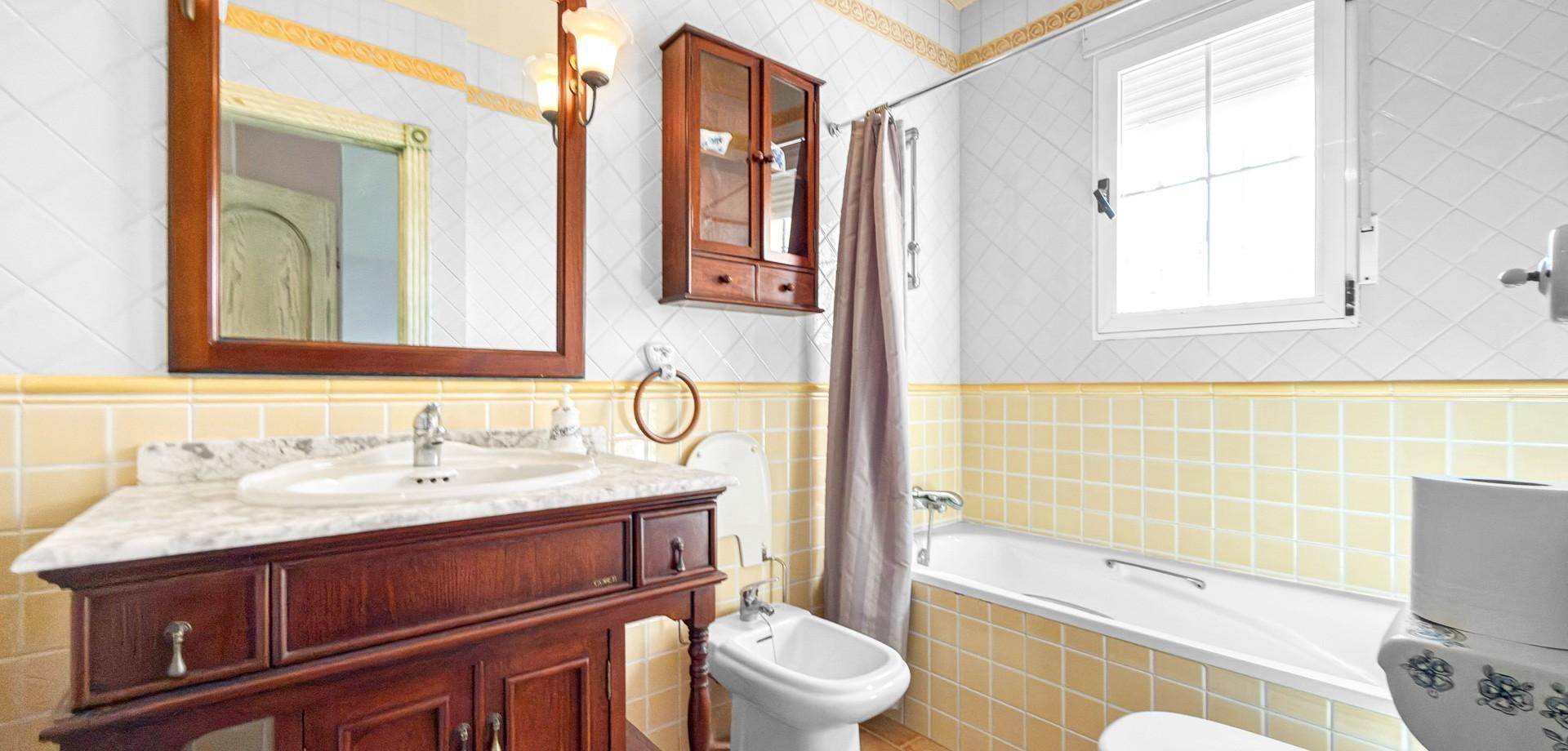 5-Bedroom Villa in Torre la Mata, Torrevieja - Image 33