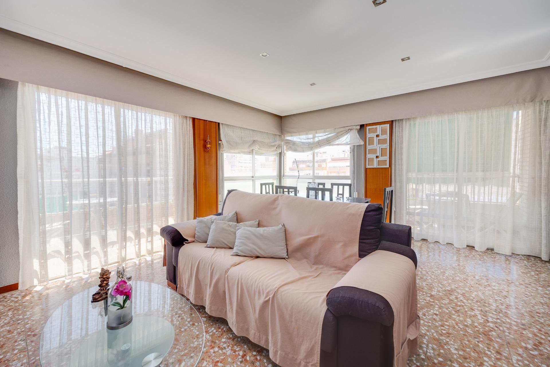 Apartment in Torrevieja - Image 2
