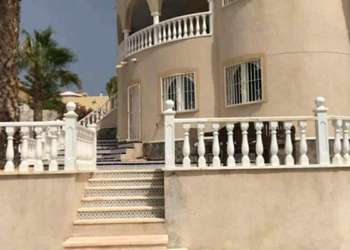 7-Bedroom Villa in La Marquesa, Rojales - Image 4