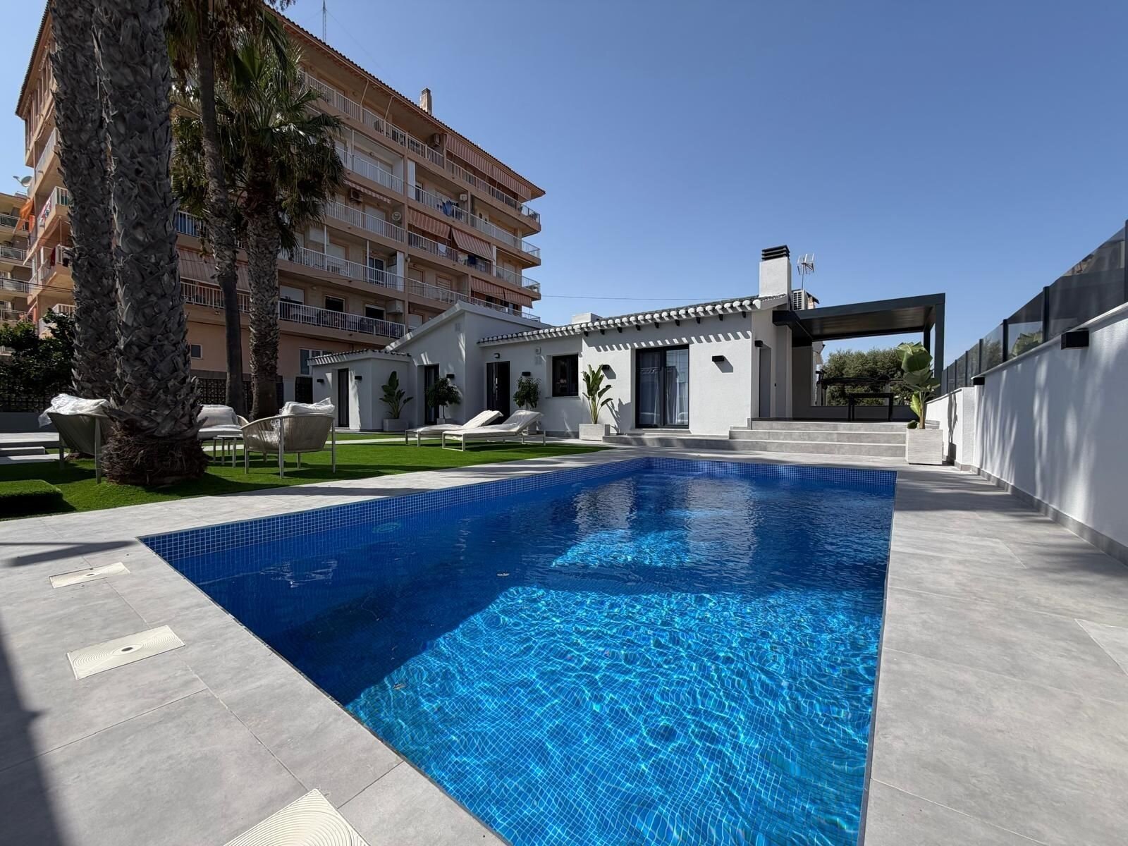 4-Bedroom Villa in Punta Prima, Torrevieja - Image 1