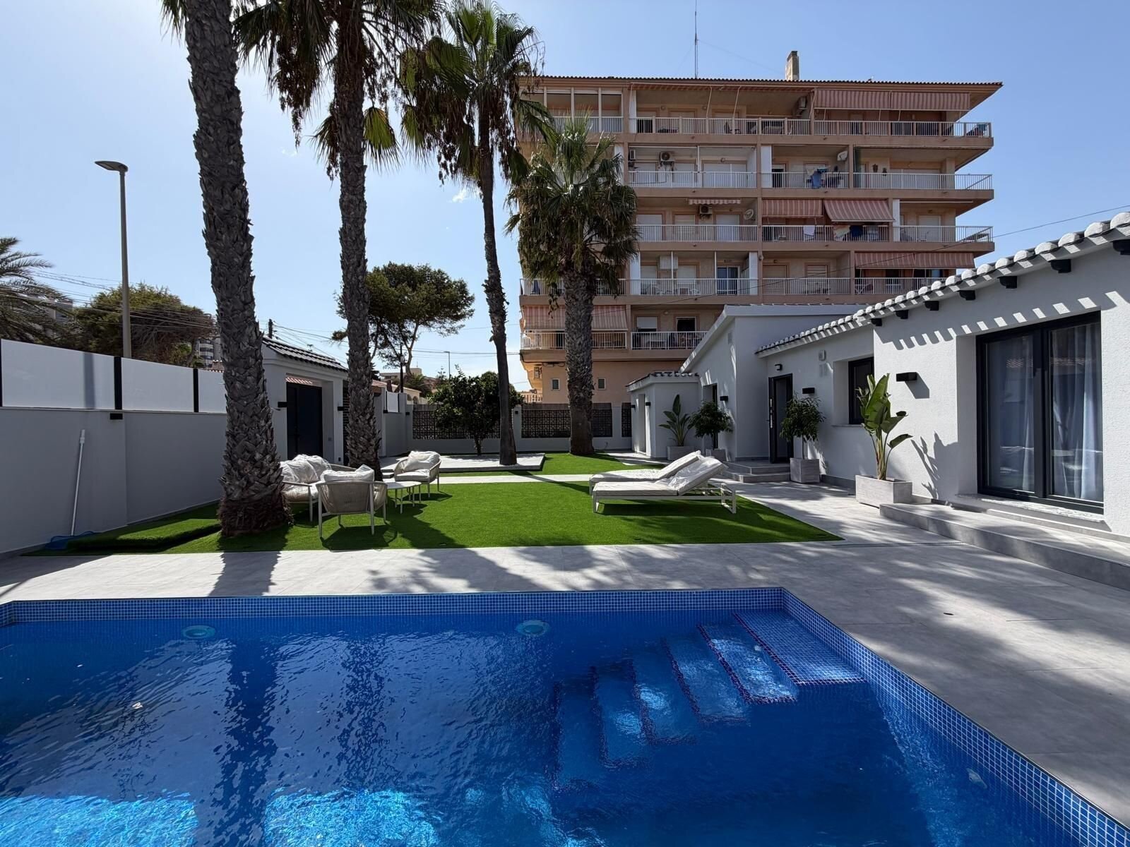 4-Bedroom Villa in Punta Prima, Torrevieja - Image 12
