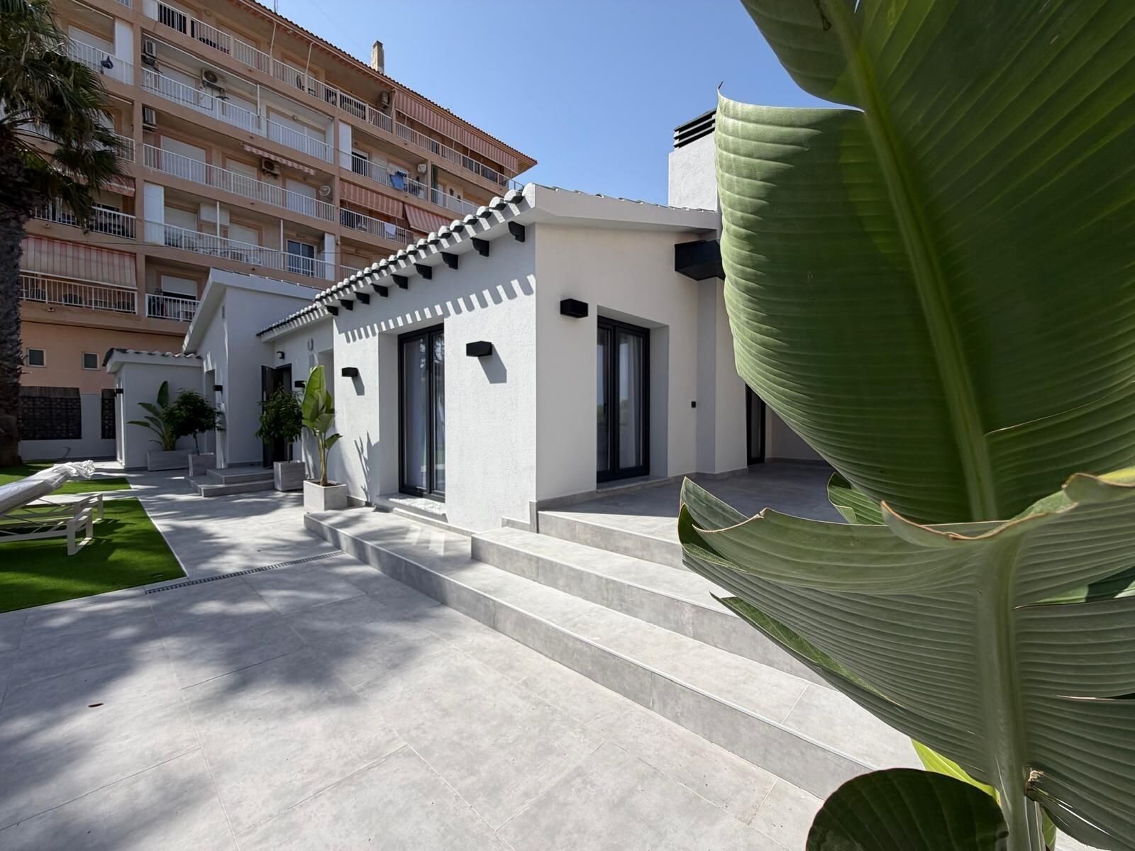 4-Bedroom Villa in Punta Prima, Torrevieja - Image 14