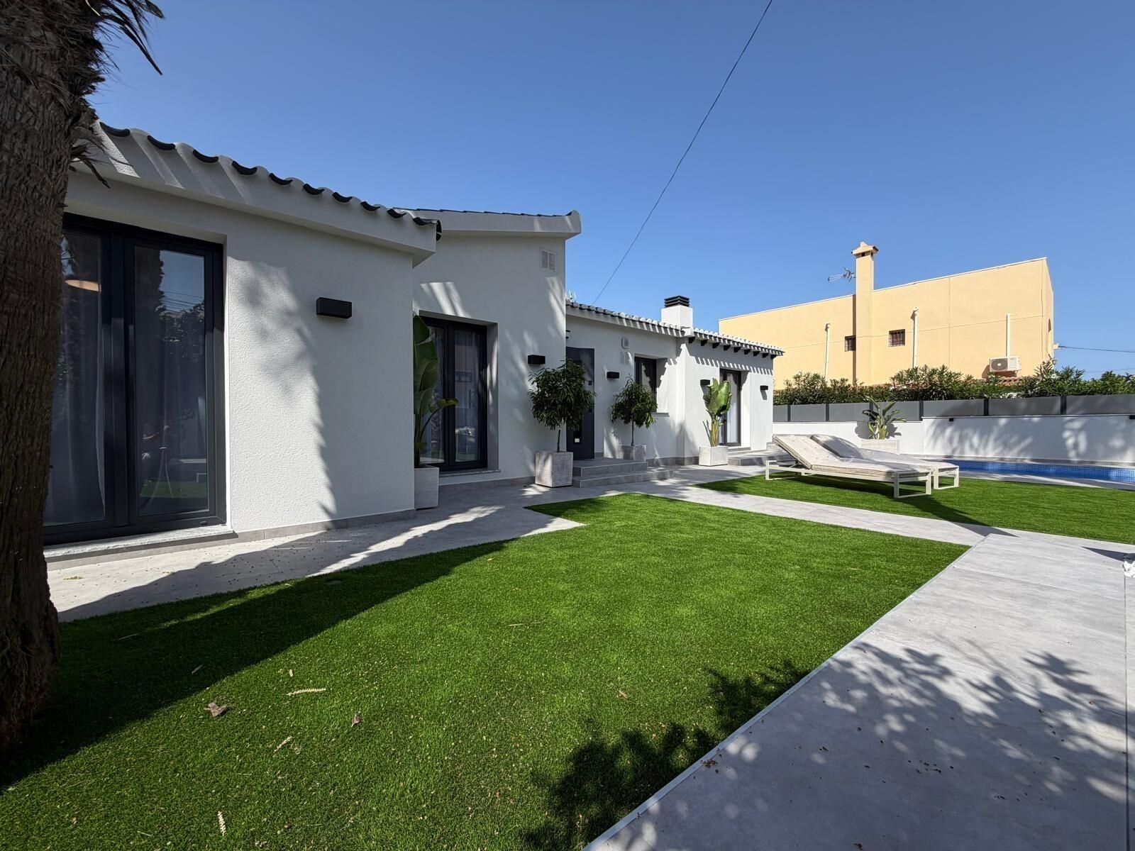 4-Bedroom Villa in Punta Prima, Torrevieja - Image 16