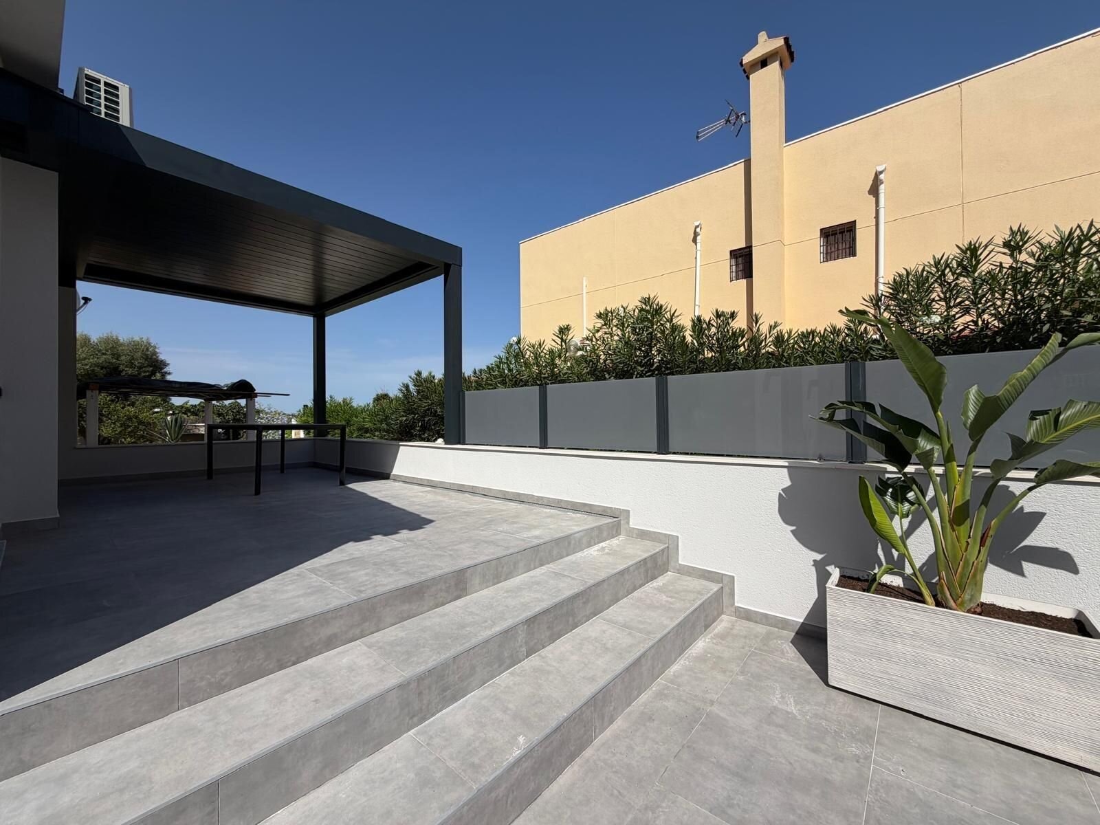 4-Bedroom Villa in Punta Prima, Torrevieja - Image 18