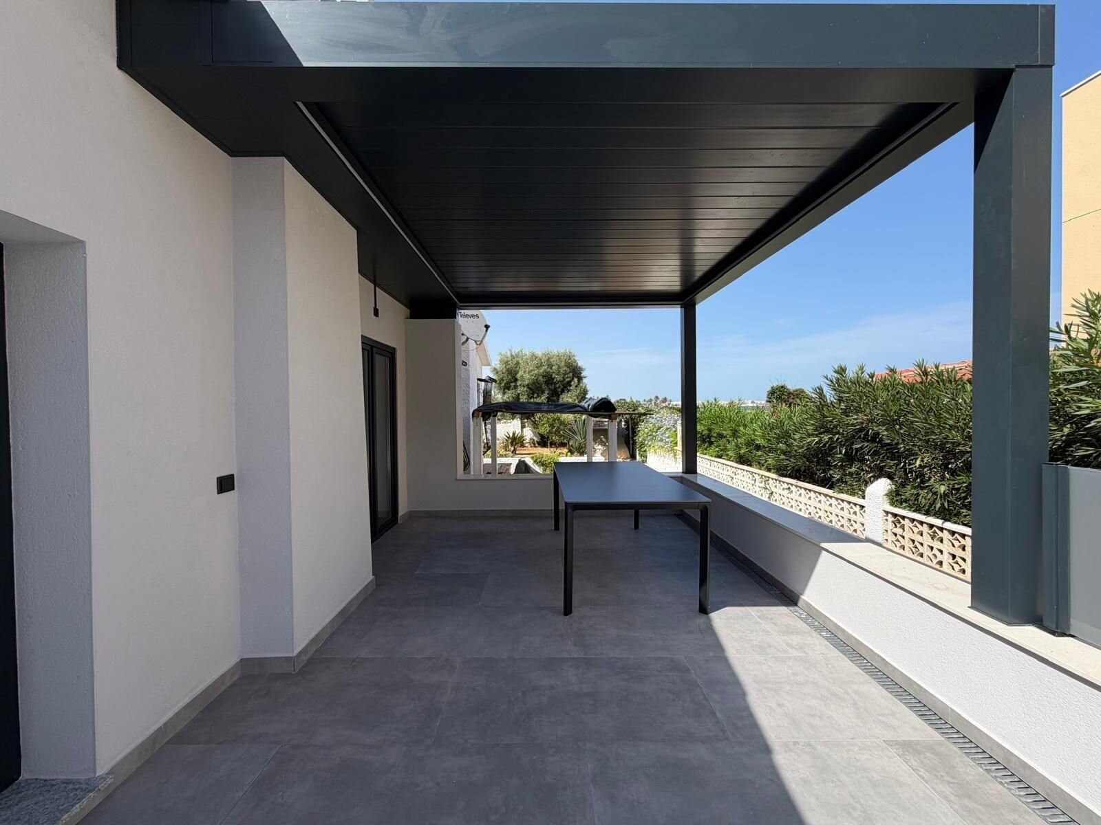 4-Bedroom Villa in Punta Prima, Torrevieja - Image 19
