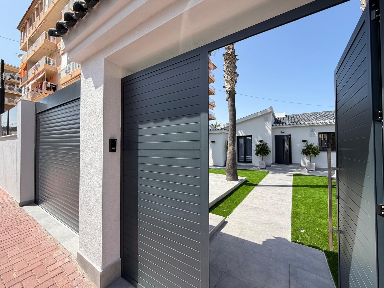 4-Bedroom Villa in Punta Prima, Torrevieja - Image 2