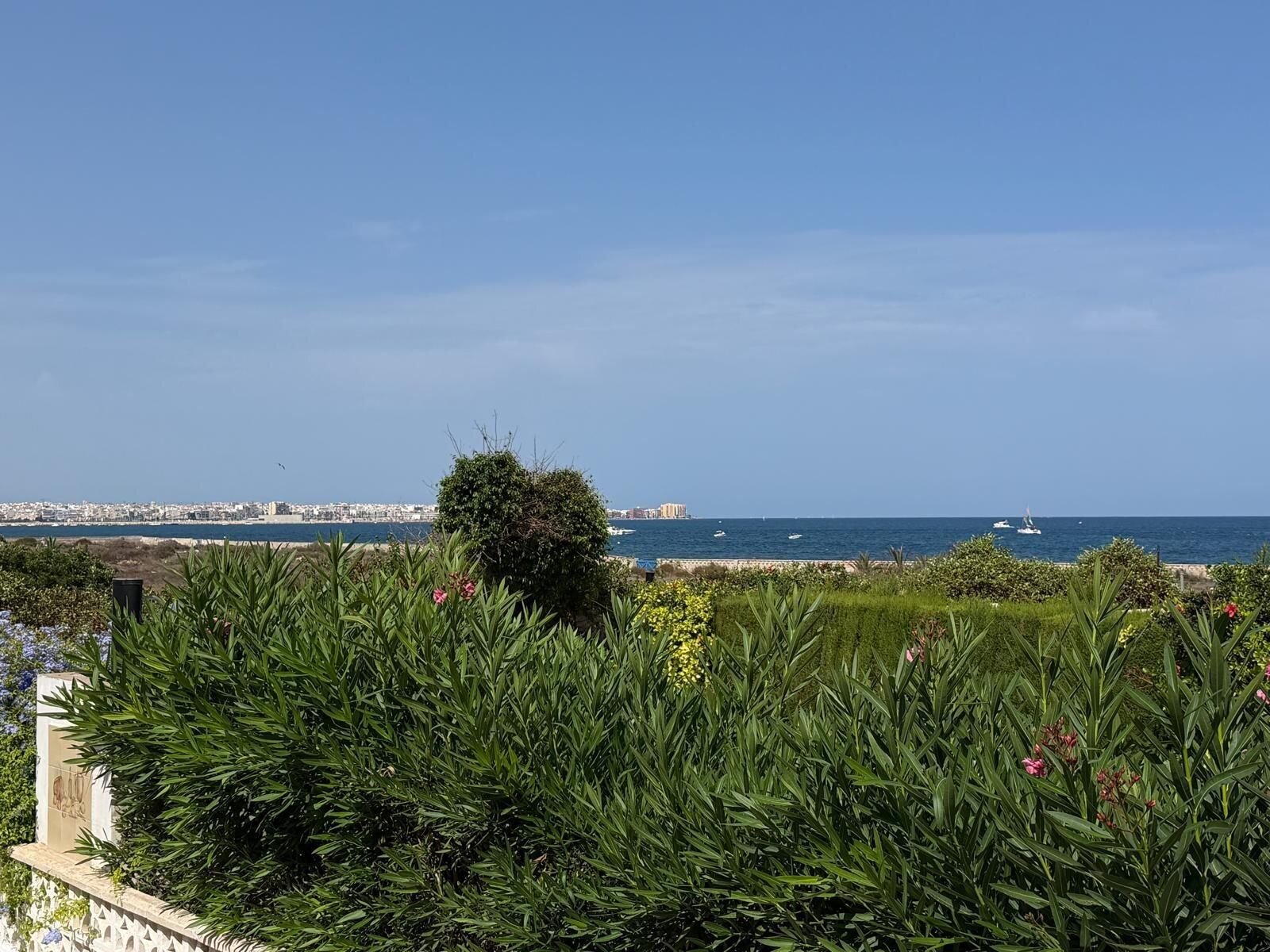 4-Bedroom Villa in Punta Prima, Torrevieja - Image 21