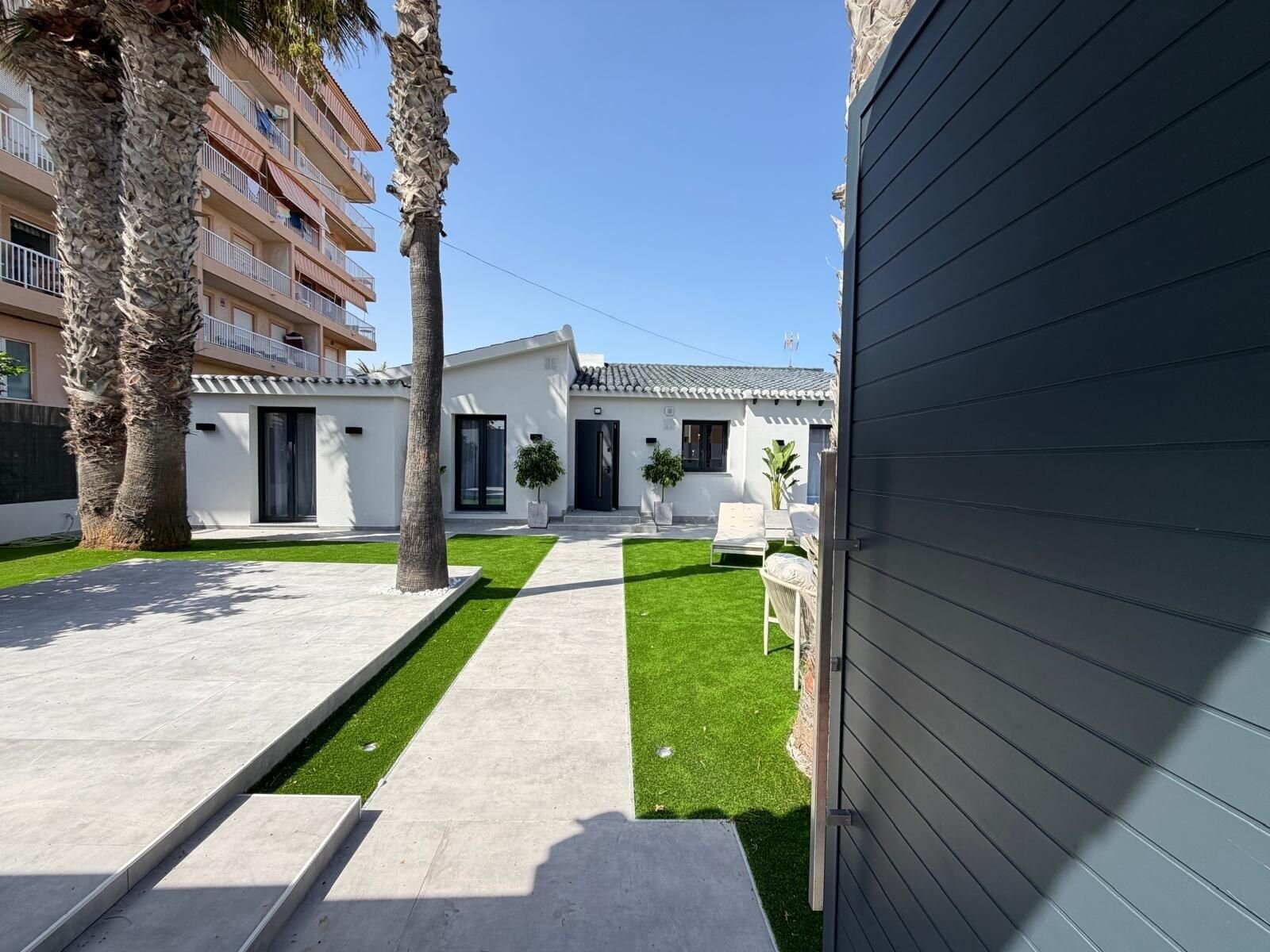 4-Bedroom Villa in Punta Prima, Torrevieja - Image 3