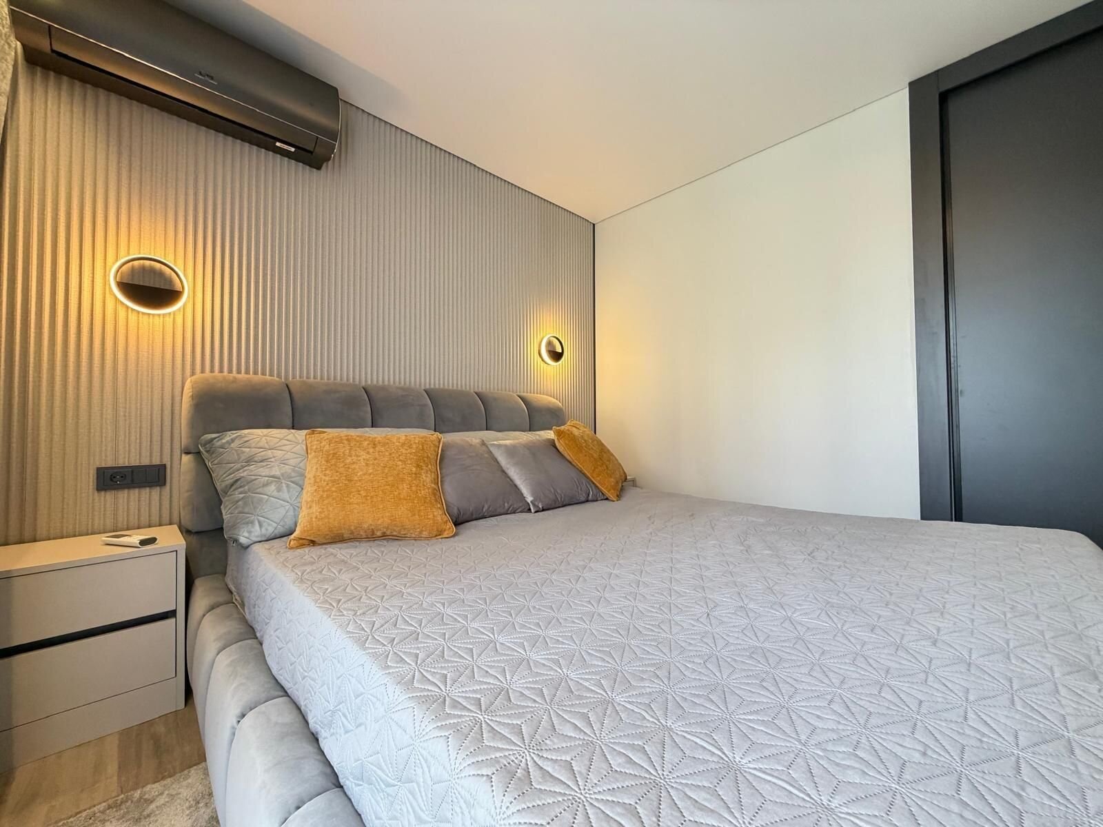 4-Bedroom Villa in Punta Prima, Torrevieja - Image 31