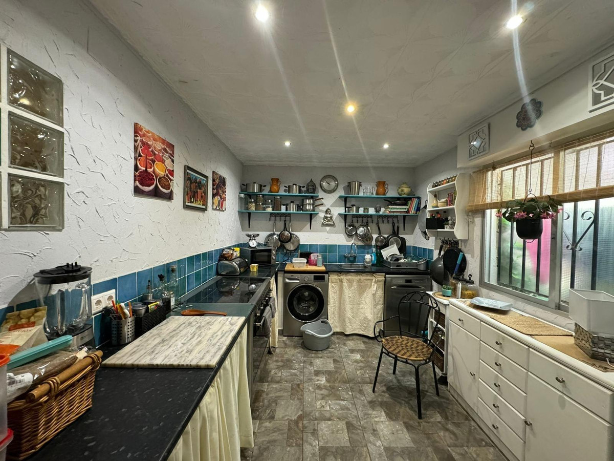 3-Bedroom Middle Floor Apartment in  San Miguel de Salina... - Image 17