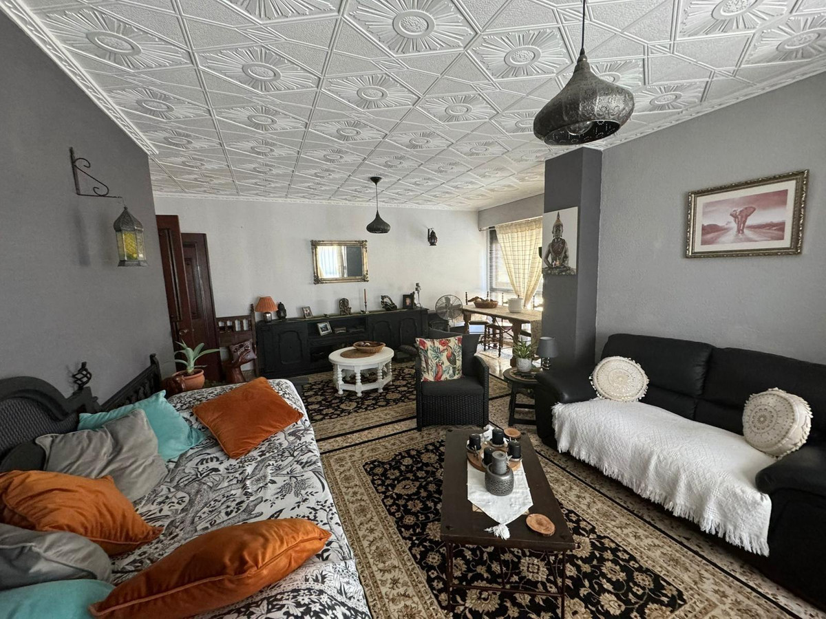 3-Bedroom Middle Floor Apartment in  San Miguel de Salina... - Image 22