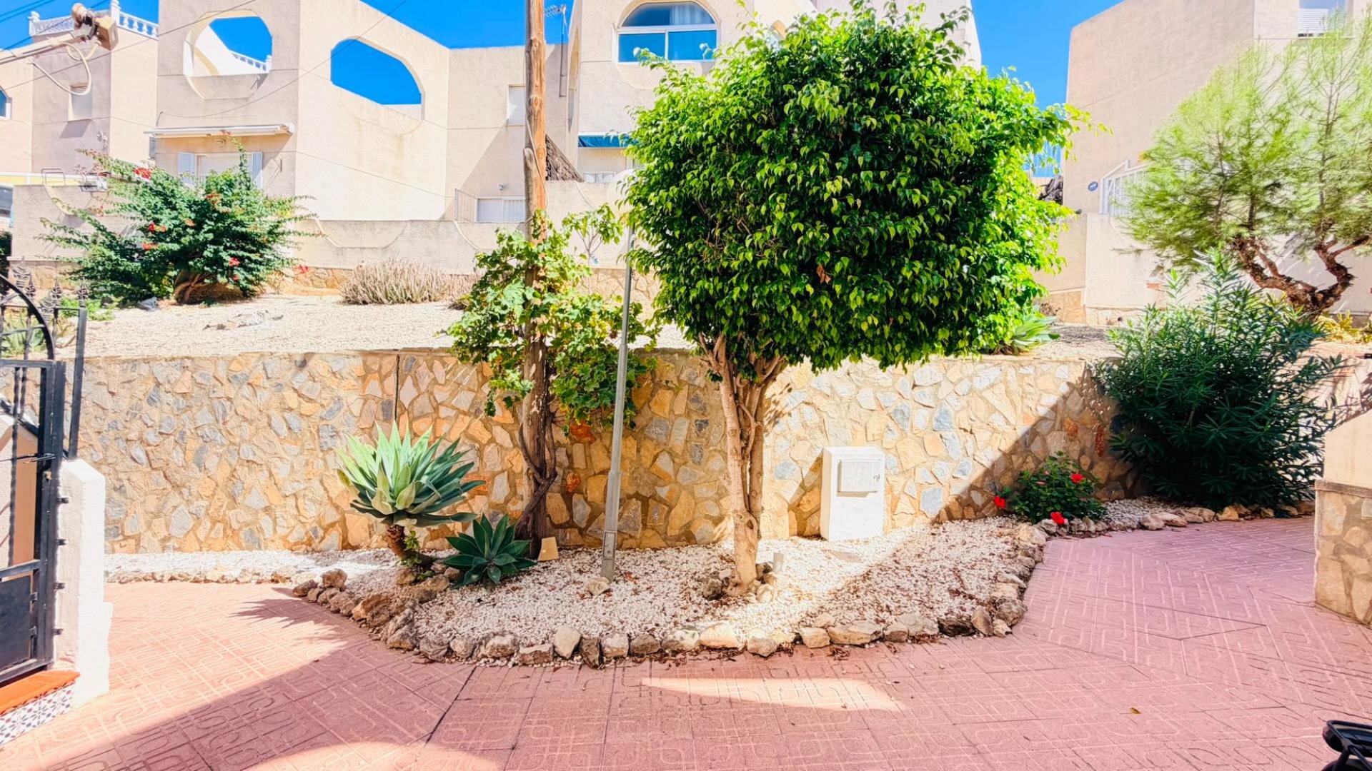 1-Bedroom Apartment in Cerro del Sol, San Miguel de Salinas - Image 19