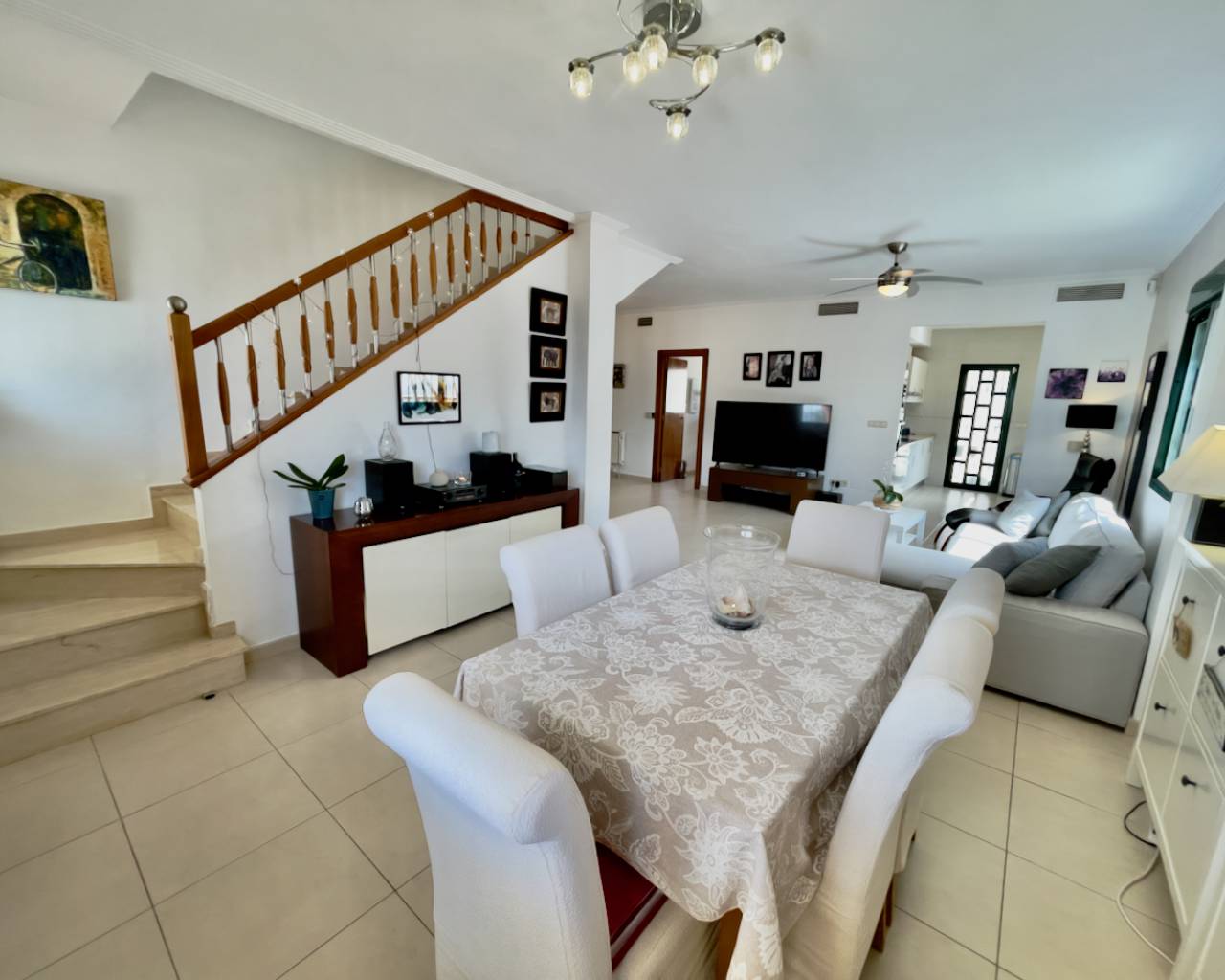 4-Bedroom Villa in Rojales - Image 5