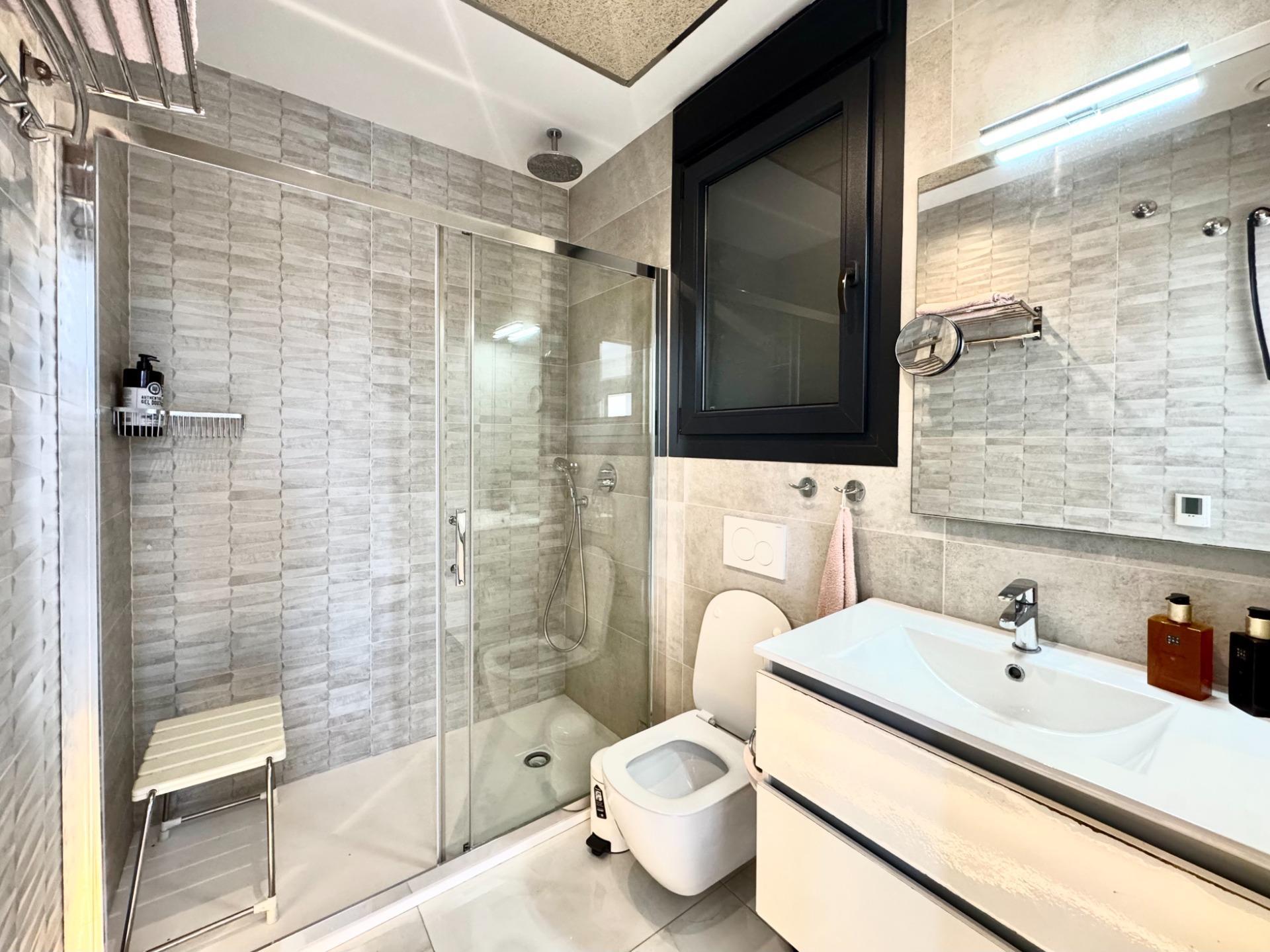 4-Bedroom Villa in Lomas de Cabo Roig, Orihuela Costa - Image 10