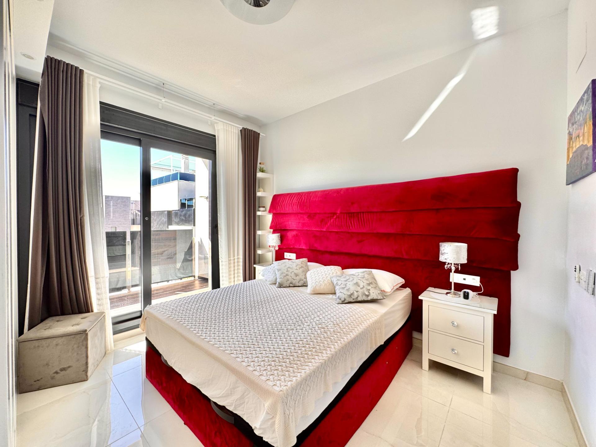 4-Bedroom Villa in Lomas de Cabo Roig, Orihuela Costa - Image 12