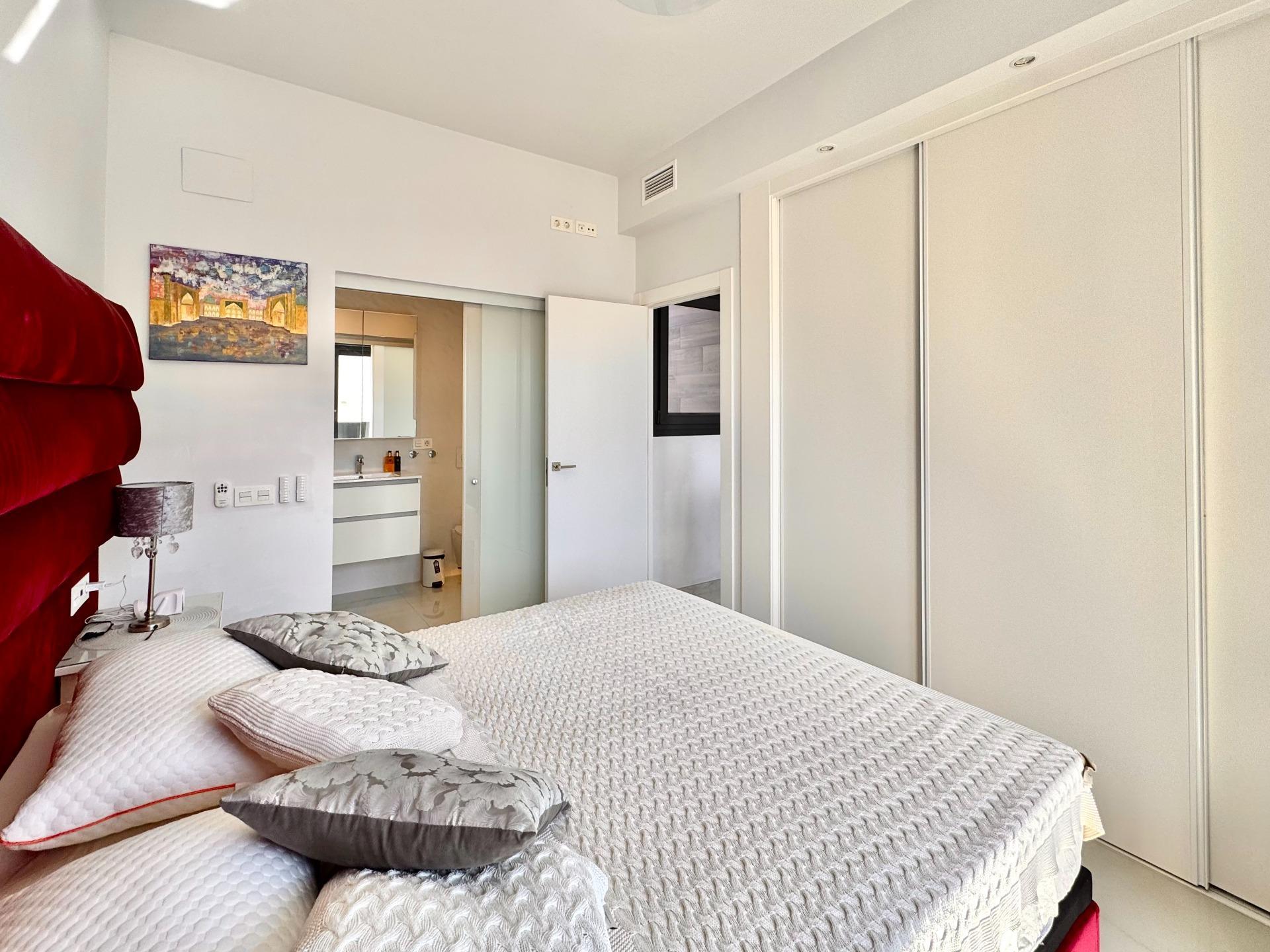 4-Bedroom Villa in Lomas de Cabo Roig, Orihuela Costa - Image 13