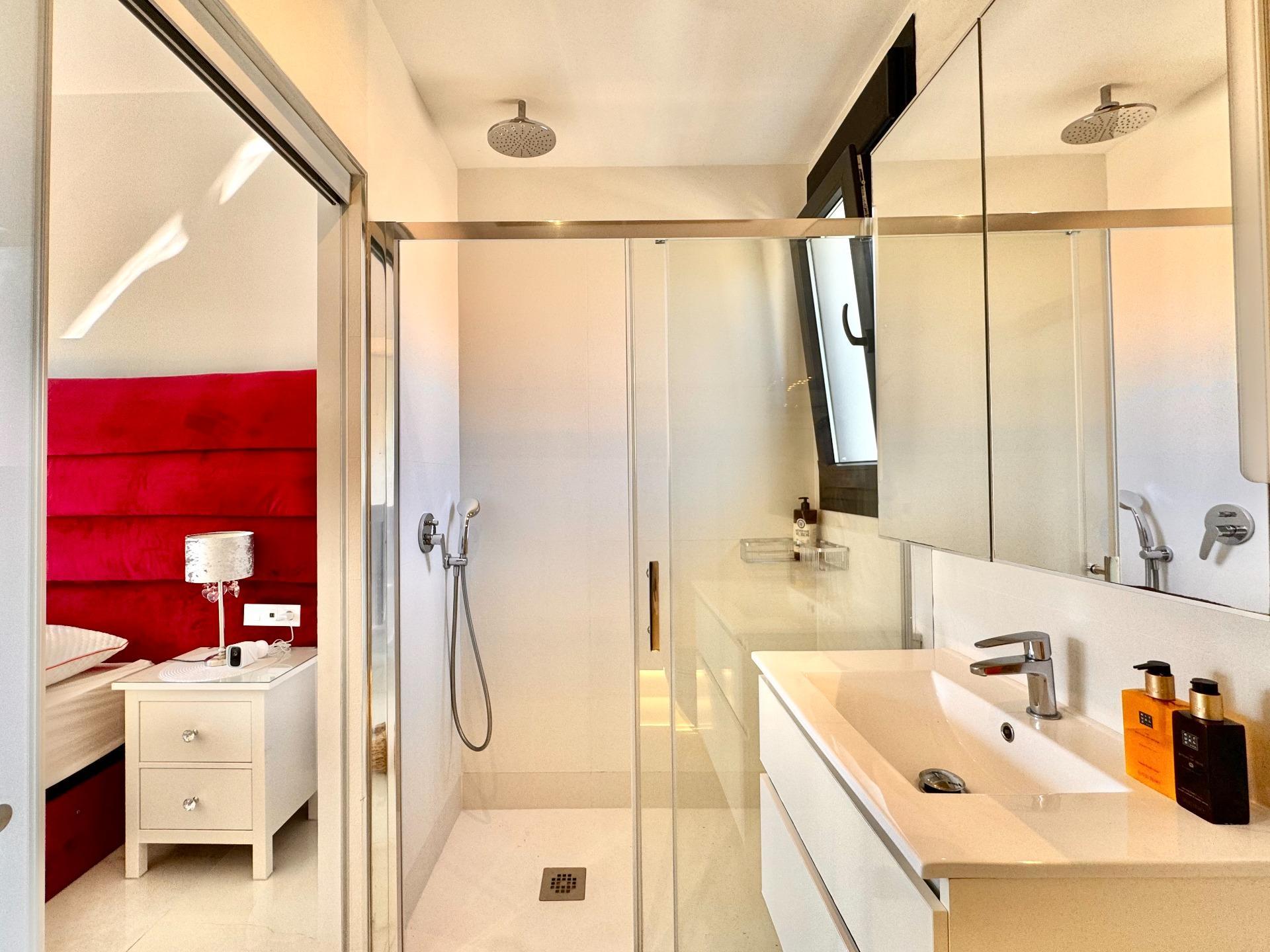 4-Bedroom Villa in Lomas de Cabo Roig, Orihuela Costa - Image 14