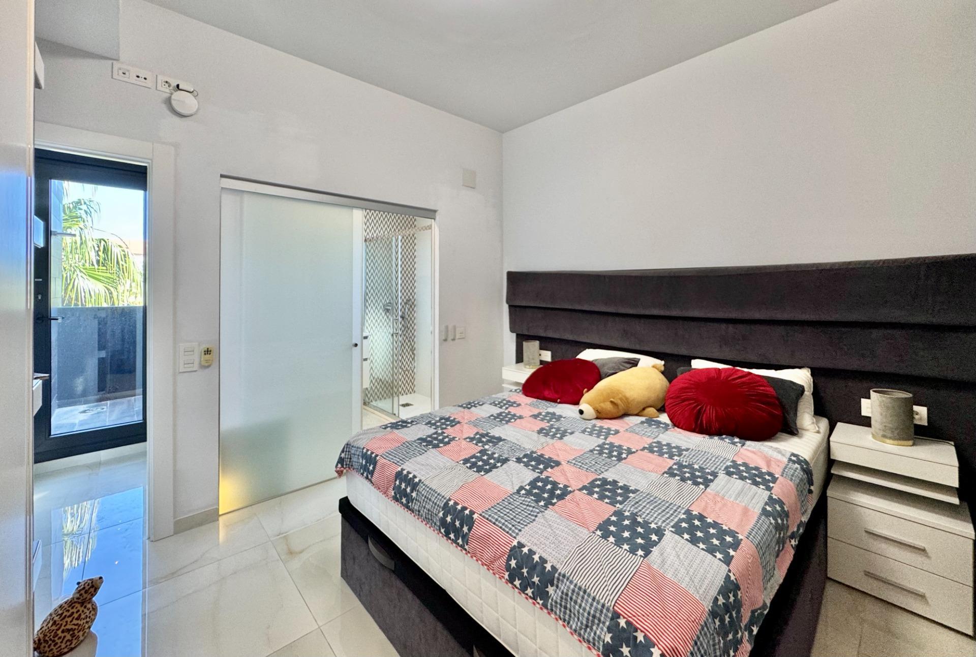 4-Bedroom Villa in Lomas de Cabo Roig, Orihuela Costa - Image 17