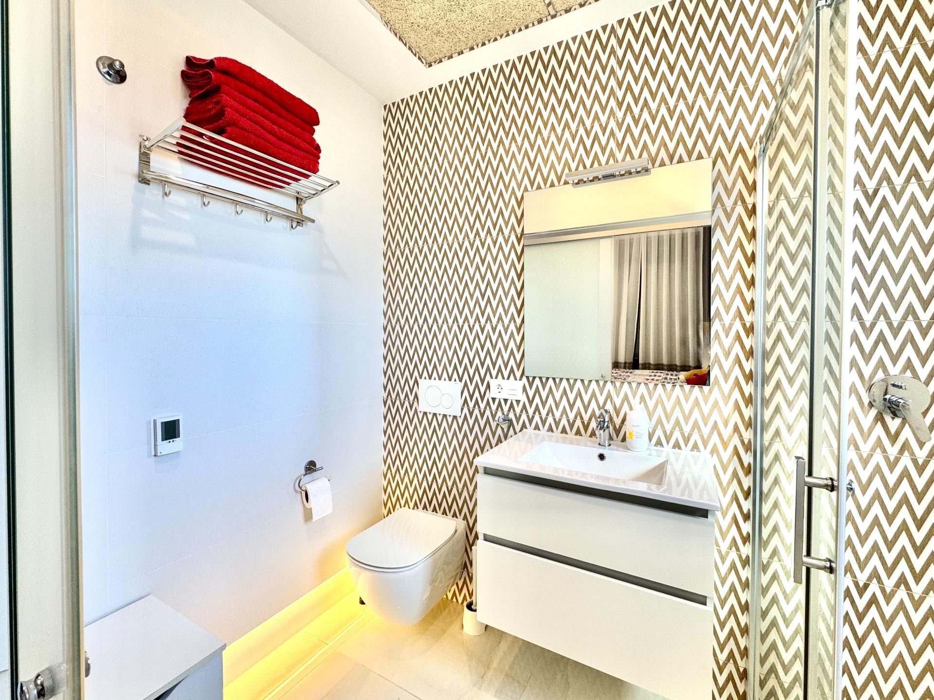 4-Bedroom Villa in Lomas de Cabo Roig, Orihuela Costa - Image 19