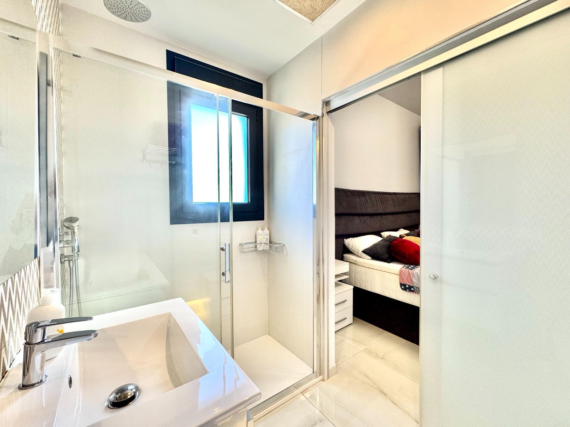 4-Bedroom Villa in Lomas de Cabo Roig, Orihuela Costa - Image 20